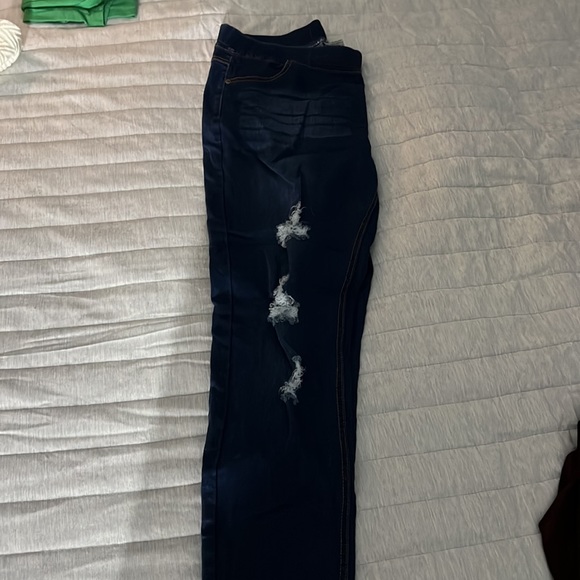 Distressed Jeans - Picture 2 of 3